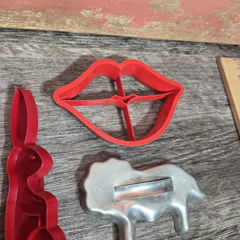 Lot Of 10 Vintage Cookie‎ Cutters Red Tupperware Stainless Steel Foot Buffalo